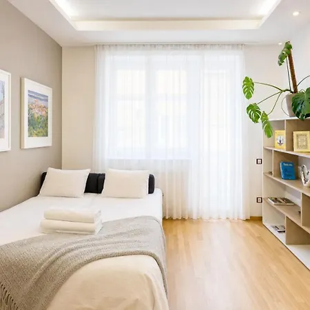 Apartamento 2br With Garage Parking, Walking To Centre And Stadiums Bratislava