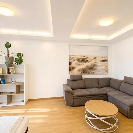 Apartamento 2br With Garage Parking, Walking To Centre And Stadiums