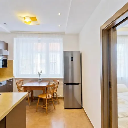 2br With Garage Parking, Walking To Centre And Stadiums Apartamento *