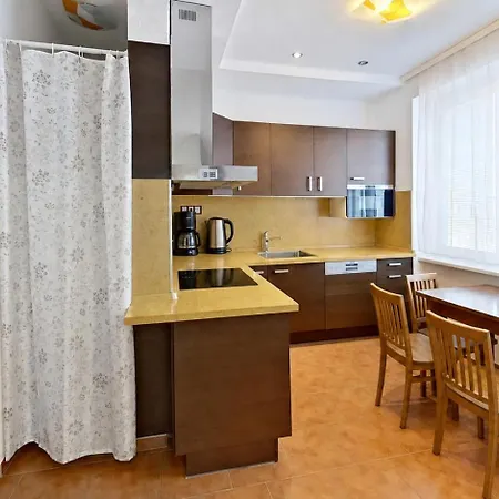 Apartamento 2br With Garage Parking, Walking To Centre And Stadiums *