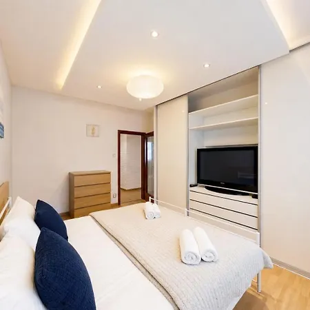 2br With Garage Parking, Walking To Centre And Stadiums Apartamento Bratislava