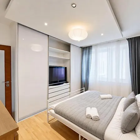 Apartamento 2br With Garage Parking, Walking To Centre And Stadiums Bratislava