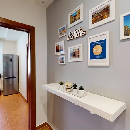 2br With Garage Parking, Walking To Centre And Stadiums *