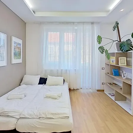 2br With Free Garage Parking, Close To The Historic Centre *