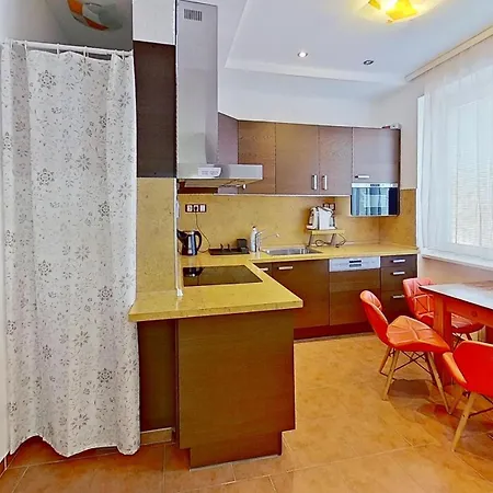 2br With Garage Parking, Walking To Centre And Stadiums Bratislava