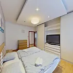 2br With Garage Parking, Walking To Centre And Stadiums * Bratysława