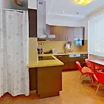 2br With Garage Parking, Walking To Centre And Stadiums Bratysława