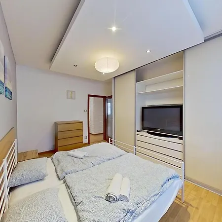 2br With Garage Parking, Walking To Centre And Stadiums * Bratislava