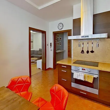 2br With Garage Parking, Walking To Centre And Stadiums * Bratysława