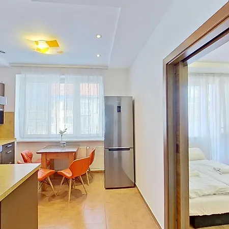 2br With Free Garage Parking, Close To The Historic Centre براتسيلافا